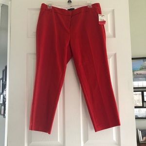 NWT - Women’s Cropped Pants - Red - Size 8
